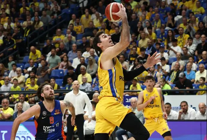 שחקן מכבי תל אביב ג'ייק כהן