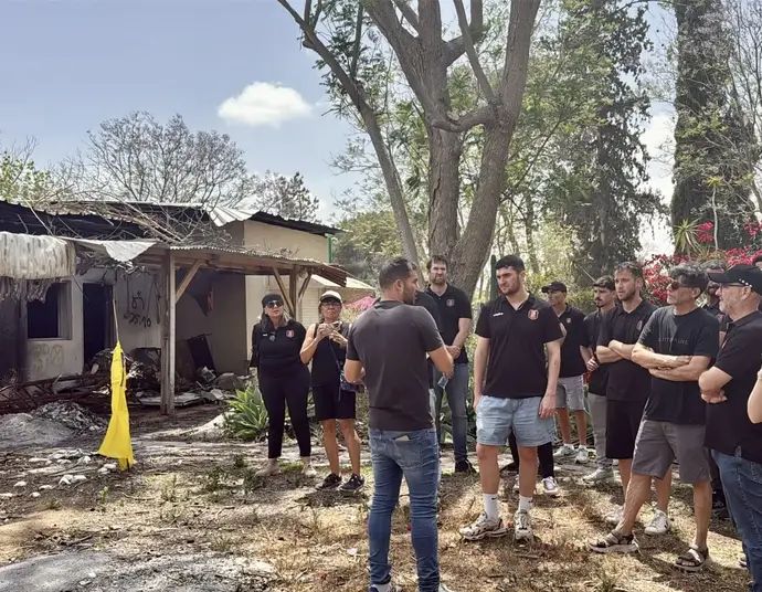 הפועל ירושלים סיירה בניר עוז ובאתרי הזיכרון של נרצחי הנובה