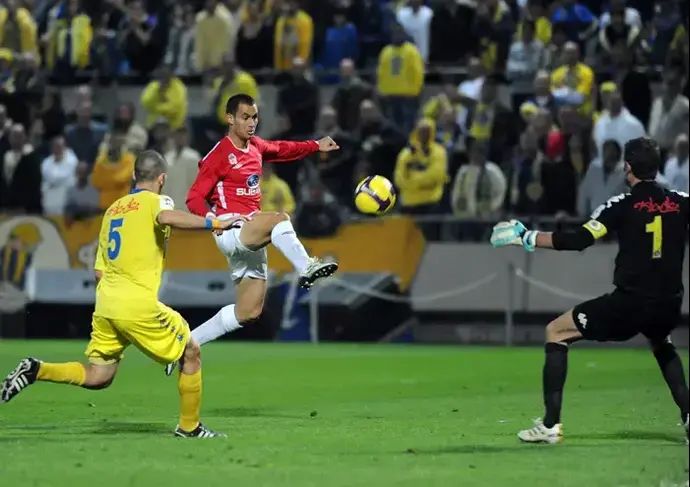 גילי ורמוט, הפועל תל אביב, מול שטראובר