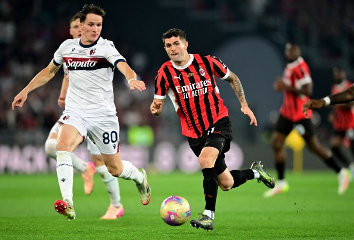 שחקן מילאן כריסטיאן פוליסיץ', מול שחקן בולוניה ג'ובאני פביאן