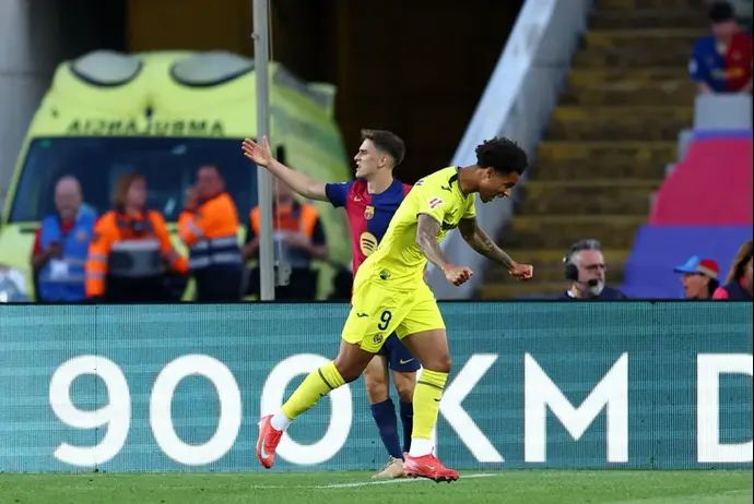 טייז'ון ביוקנן שחקן ויאריאל חוגג שער מול ברצלונה