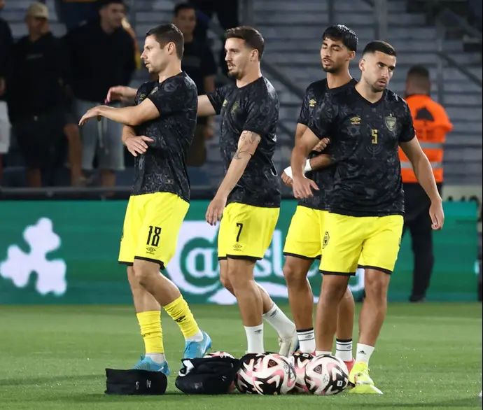 שחקני בית"ר ירושלים בחימום