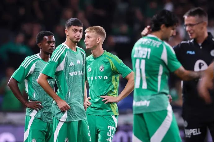 שחקני מכבי חיפה (מימין לשמאל): איתי יהוד, אלעד אמיר, יבלו גטאצ'ו