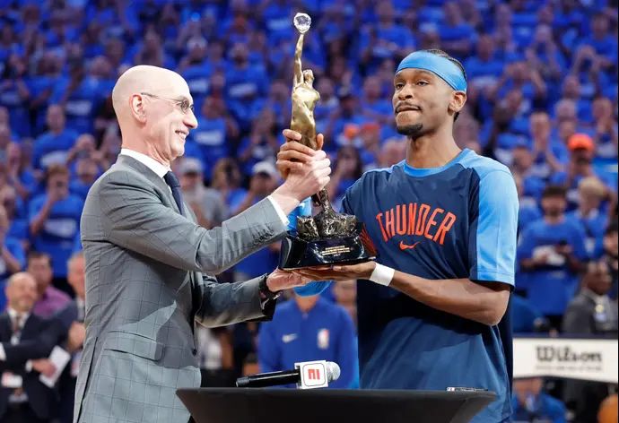 שיי גילג'ס אלכסנדר, שחקן אוקלהומה סיטי ת'אנדר עם פרס ה-MVP