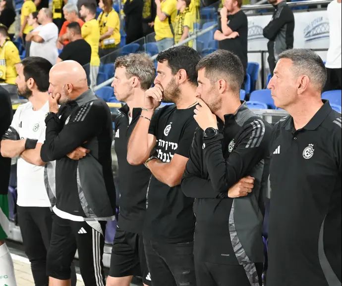 דמעות על ספסל מכבי חיפה בטקס לזכר גדי קינדה