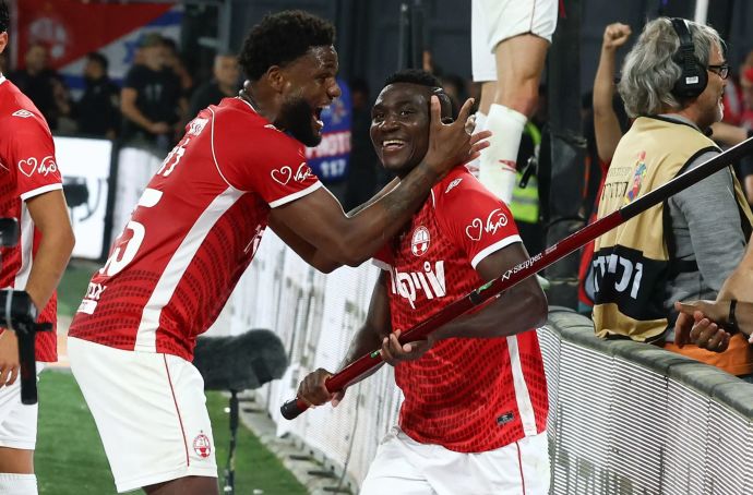 קינגס קאנגווה חוגג עם לוקאס ונטורה, הפועל באר שבע