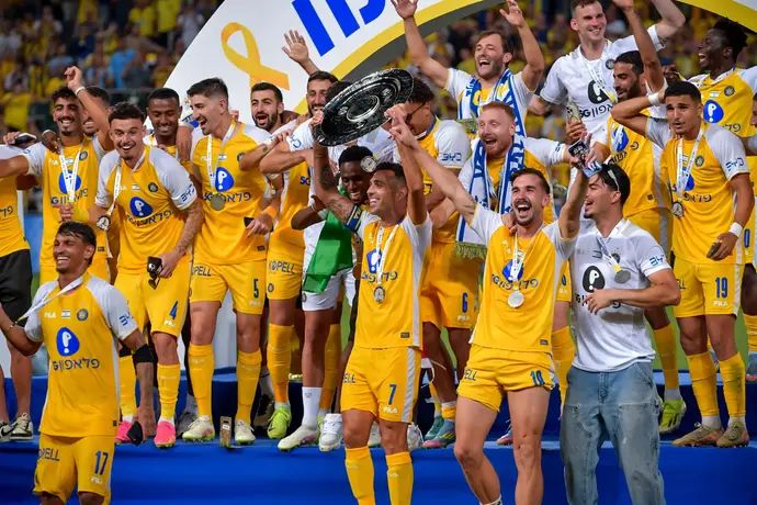 ערן זהבי ושחקני מכבי תל אביב חוגגים אליפות, עונת 2024/25