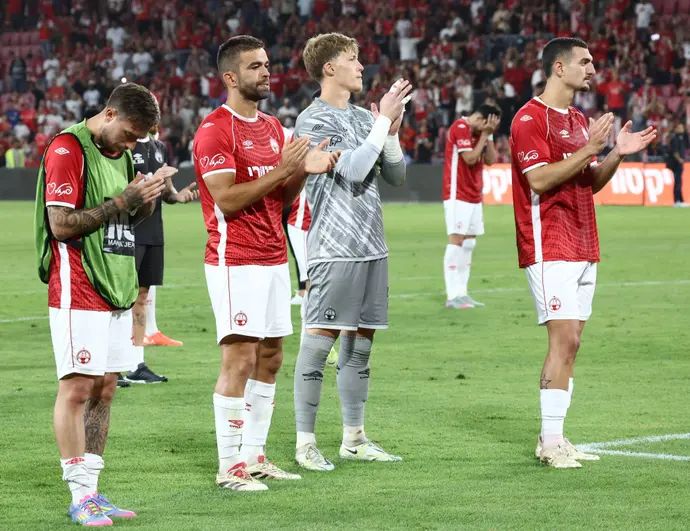 שחקני הפועל באר שבע מודים לקהל