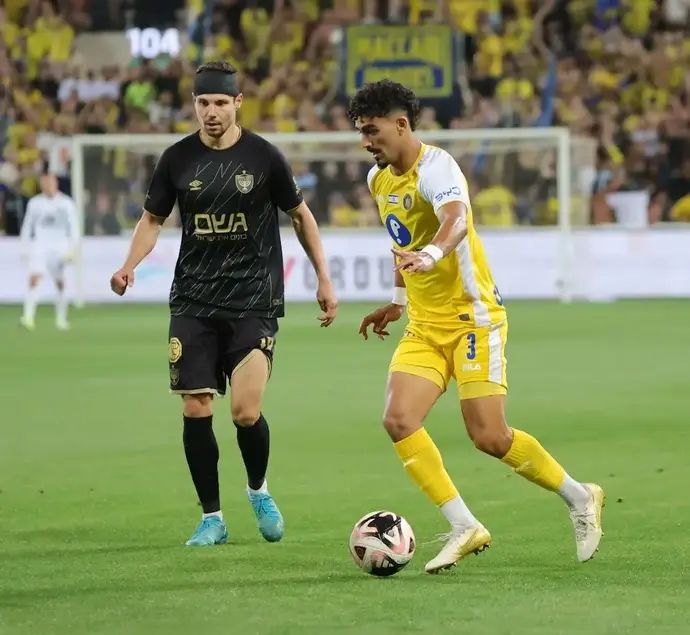 שחקן מכבי תל אביב, רוי רביבו, מול שחקן בית"ר ירושלים גריגורי מורוזוב