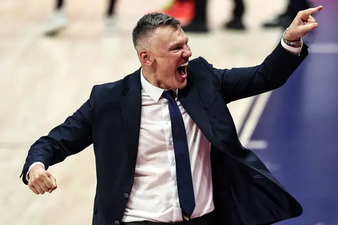 מאמן פנרבחצ'ה שרונאס יאסיקביצ'יוס