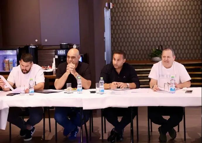 עידן מזרחי עם דודי פלח (מימינו) ושי סימון (משמאלו)