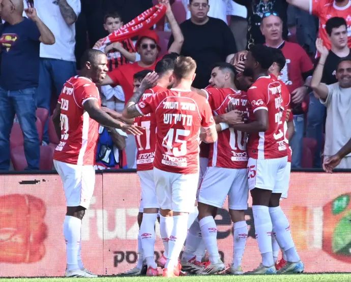 שחקני הפועל באר שבע חוגגים