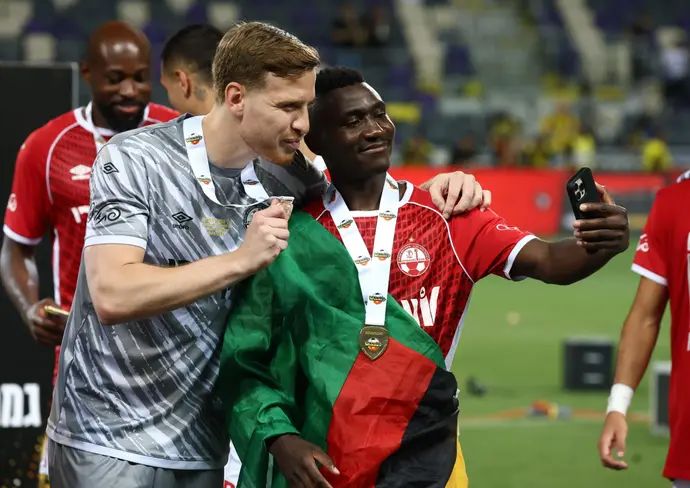 קינגס קאנגווה, בן גורדין שחקני הפועל באר שבע חוגגים זכייה בגביע המדינה