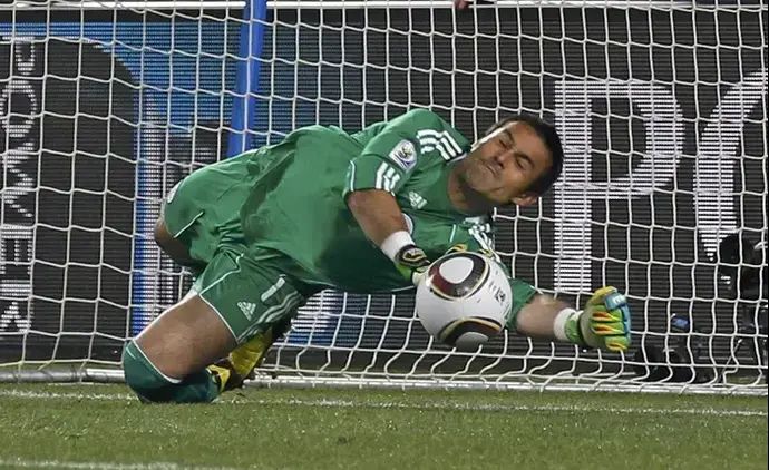 חוסטו ויאר שוער נבחרת פרגוואי עוצר פנדל