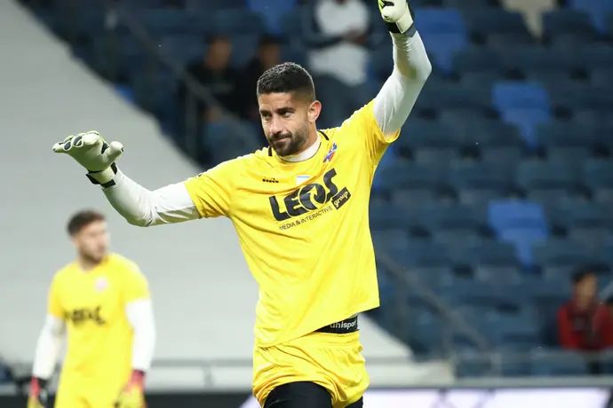 יואב ג'רפי שוער הפועל חיפה בחימום