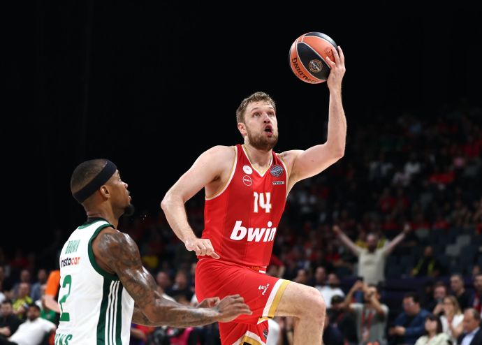 שחקן אולימפיאקוס, סשה וזנקוב