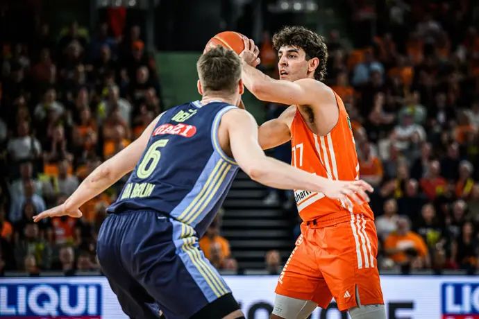 בן שרף, אולם