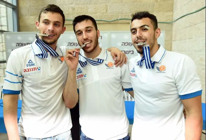 שחקני נבחרת העתודה של ישראל רועי הובר, תמיר בלאט, אריאל נבון