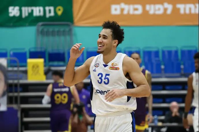 שחקן בני הרצליה איתן בורג