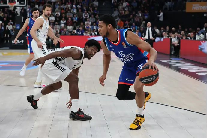 שחקן אנאדולו אפס פי ג'יי דוזייר