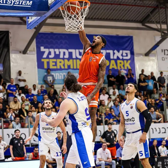 די ג'יי ברנס שחקן מכבי ראשון לציון