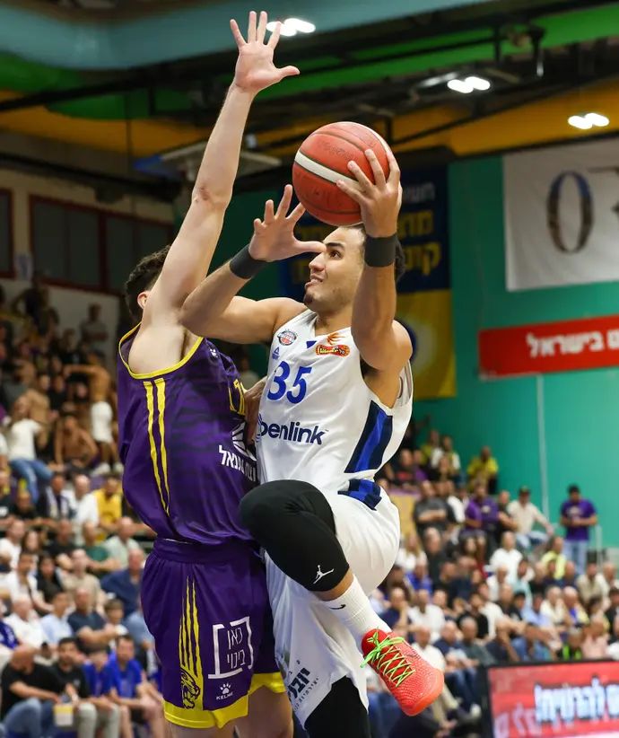 שחקן בני הרצליה איתן בורג