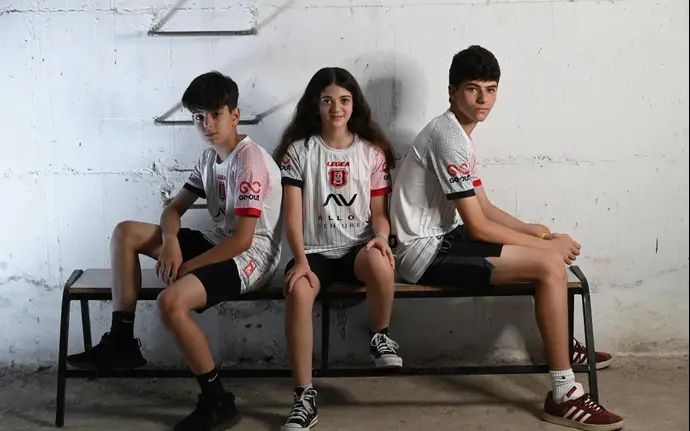 הפועל ירושלים השיקה את חולצות החוץ לשנת ה-100 שלה - במקלט