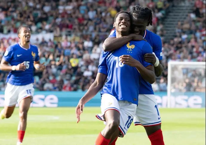 ג'אווי סיסה, שחקן נבחרת צרפת הצעירה