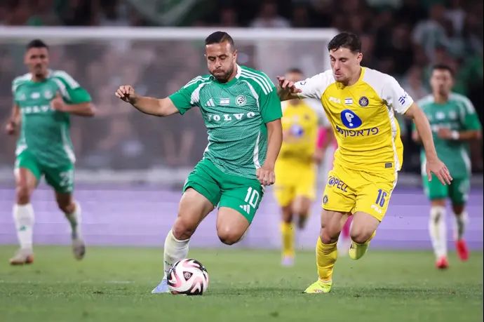 שחקן מכבי חיפה, דיא סבע, מול שחקן מכבי תל אביב גבי קניקובסקי