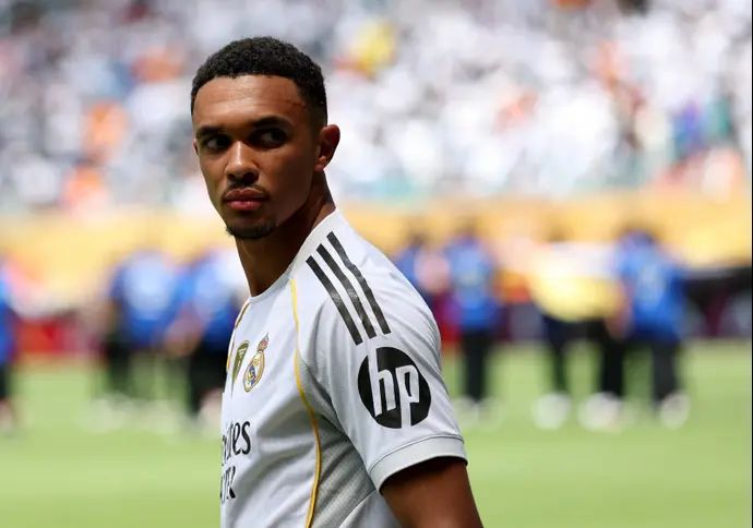 שחקן ריאל מדריד טרנט אלכסנדר ארנולד