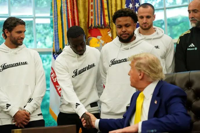 נשיא ארה"ב דונלד טראמפ מארח בבית הלבן את שחקני יובנטוס