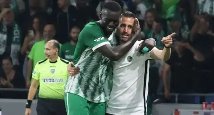 גיא ויזינגר מאמן השוערים של מכבי חיפה עם עבדולאי סק