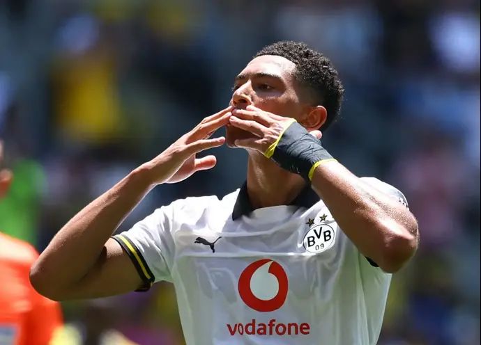 ג'וב בלינגהאם שחקן בורוסיה דורטמונד חוגג שער