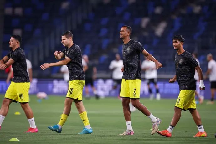 שחקני בית"ר ירושלים בחימום