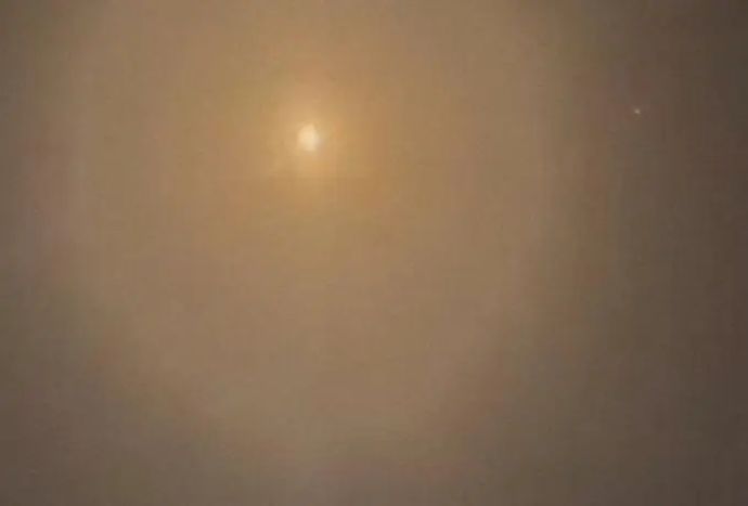 המתקפה האיראנית בקטאר כפי שתועדה על ידי מאמן הכדורסל היווני סטברוס מיקוניאטיס