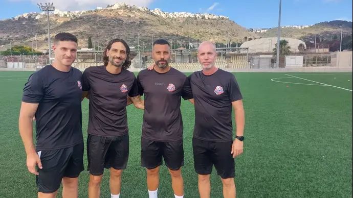 מאמן הכושר דני ביבס, מאמן הפועל חיפה גל אראל, עוזר המאמן ברק בדש, מאמן השוערים רן קדוש