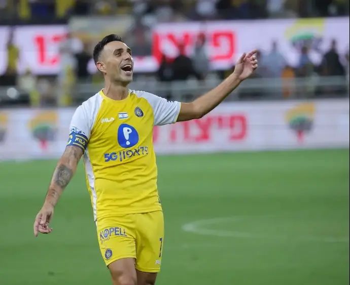 שחקן מכבי תל אביב, ערן זהבי, במשחק האחרון במדי הקבוצה