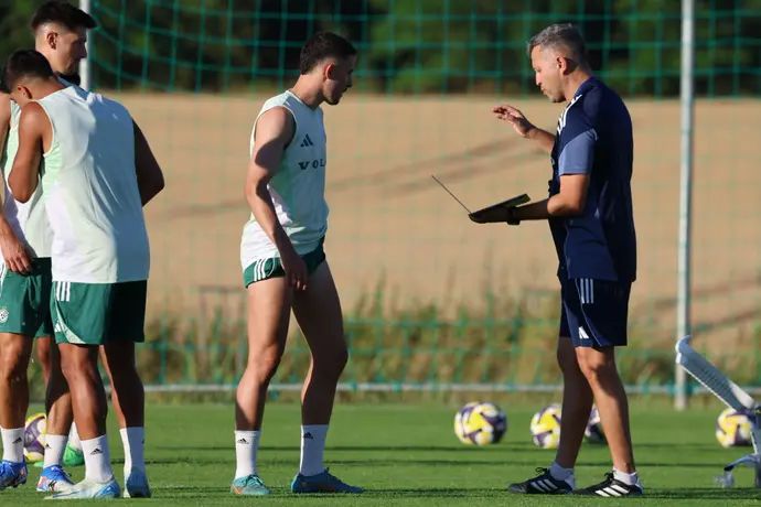 דייגו פלורס לצד דולב חזיזה באימון מכבי חיפה