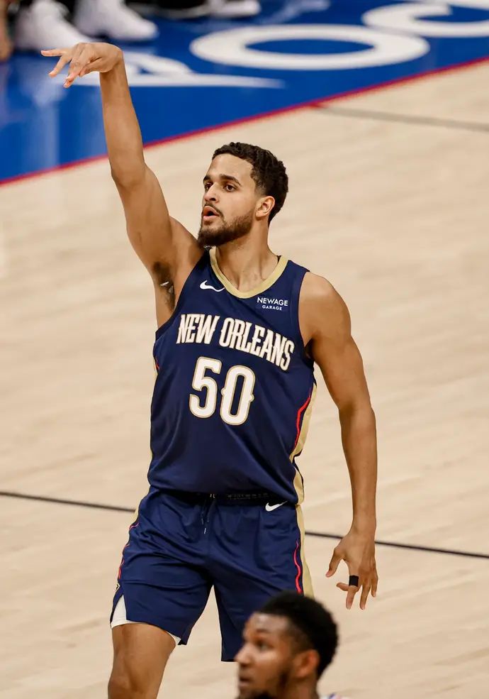 ג'רמייה רובינסון-ארל במדי ניו אורלינס פליקנס