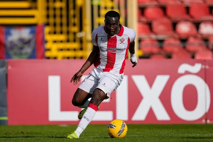 רג'יס אנדו, שחקן ליישוש