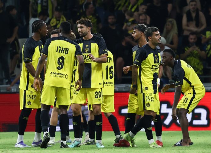 שחקני בית"ר ירושלים חוגגים