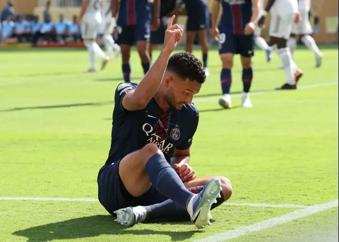 גונסאלו ראמוס שחקן פריז סן ז'רמן חוגג שער עם מחווה לחברו המנוח דיוגו ז'וטה