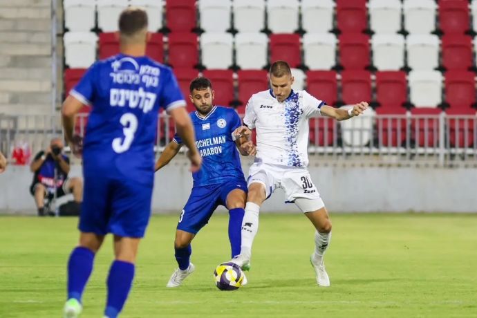 אלכסה פייץ' שחקן מכבי בני ריינה מול גיא חדידה שחקן עירוני טבריה