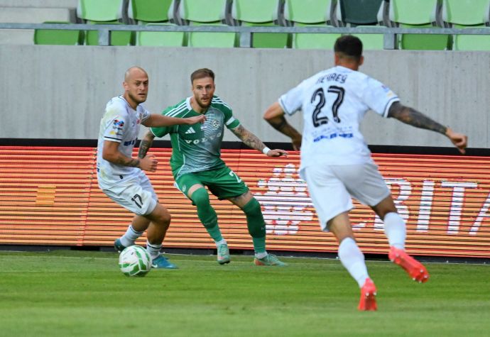 פייר קורנו שחקן מכבי חיפה מול פאבל סדקו שחקן טורפדו ז'ודינו