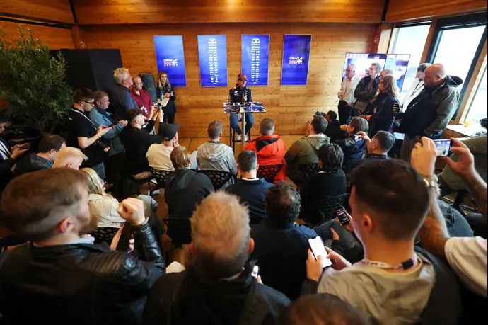 מקס ורסטפאן במסיבת עיתונאים ראשונה אחרי הדחת הורנר