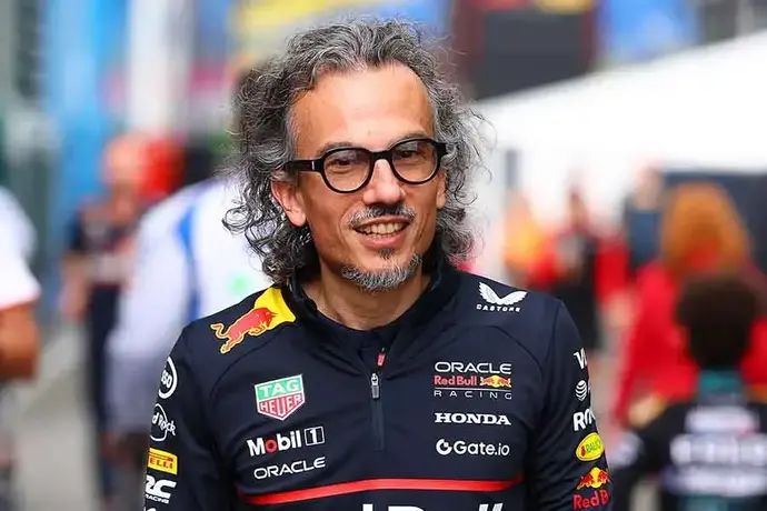 לורן מיקיס, הבוס החדש של רד בול, לראשונה במדים