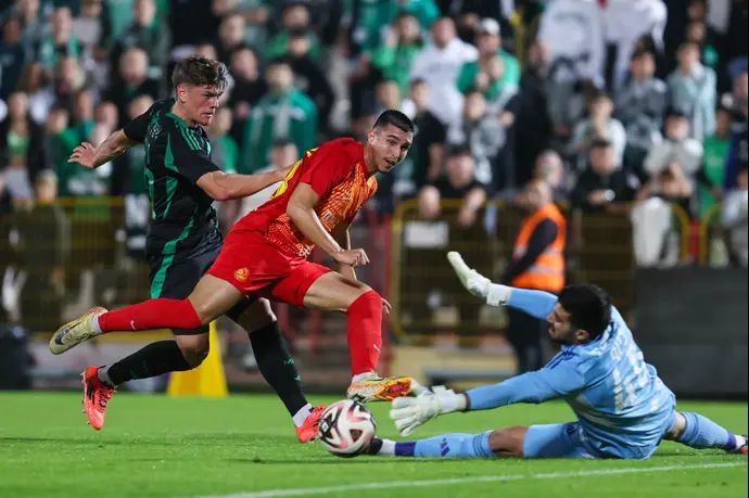 שחקן מ.ס. אשדוד, סתיו נחמני, מול שחקני מכבי חיפה, עילי פיינגולד, שריף כיוף