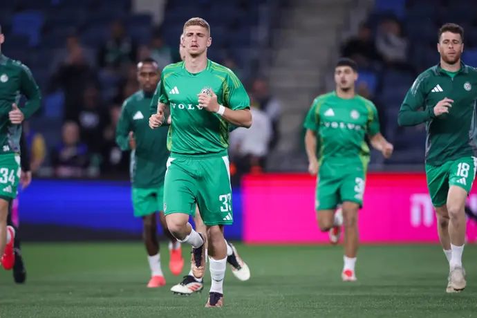 ליאם חרמש שחקן מכבי חיפה בחימום