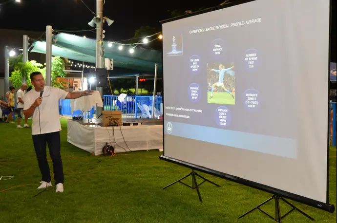 ברק בכר בהרצאה