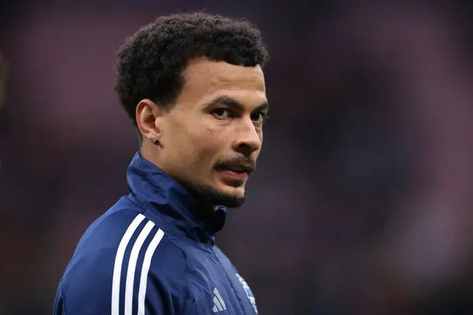 דלה עלי, קומו